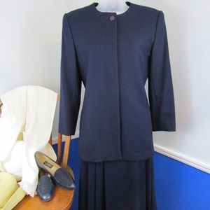 🎆HP🎆Rare Vintage 80's Navy Wool Skirt Suit.